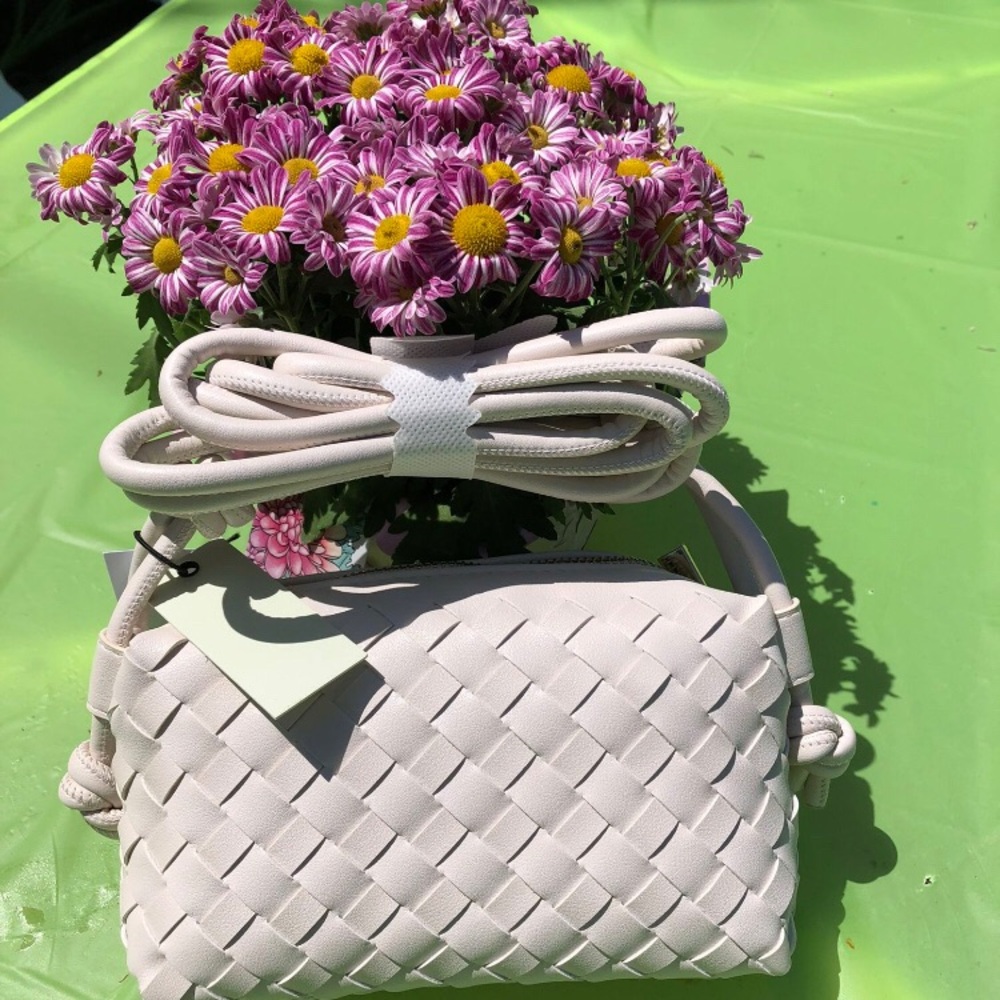 Loume Woven Crossbodys Bag